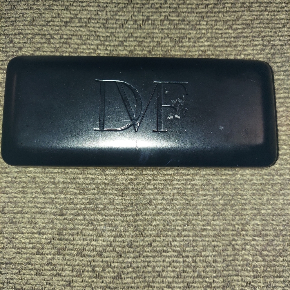 Diane von Furstenberg glasses case holder